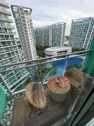 Saint-Tropez Azure Staycation Apartment in Paranaque