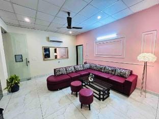 THE GRAND ( 4 BEDROOM SUITE WITH PRIVATE TERRACE) Villa in Punjab, India