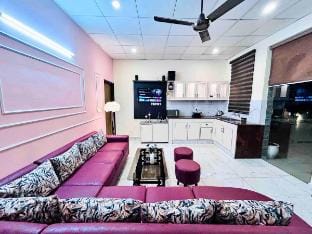 THE GRAND ( 4 BEDROOM SUITE WITH PRIVATE TERRACE) Villa in Punjab, India