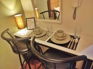 The House of Five - Brand New Hotel Style Condo Apartment in Makati