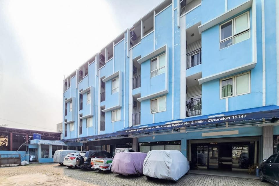 RedDoorz near Mandaya Royal Hospital Puri Hotel in Jakarta