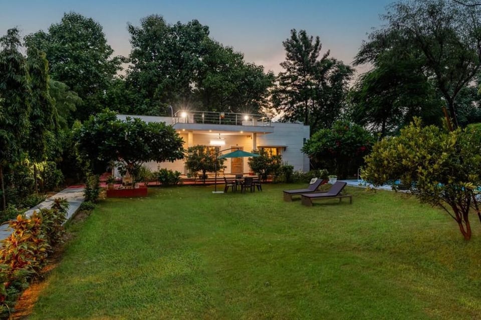Alaya Stays 3 BHK  with Pvt Pool - Daffodil Vacation rental in New Delhi