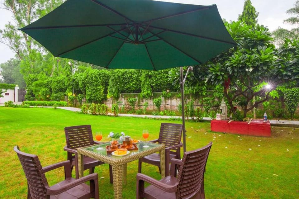 Alaya Stays 3 BHK  with Pvt Pool - Daffodil Vacation rental in New Delhi