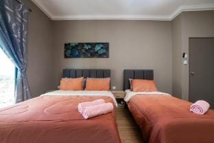 The Platino Sweet Peony 3BR8Pax nr Paradigm Mall Vacation rental in Johor Bahru