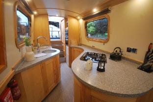Fresh new narrowboat Vacation rental in England