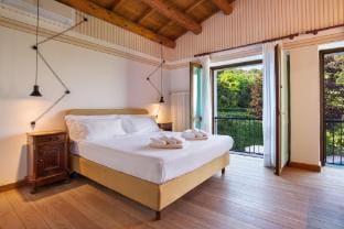 Cà Cantoni Villa With Pool Lake View Villa in Garda