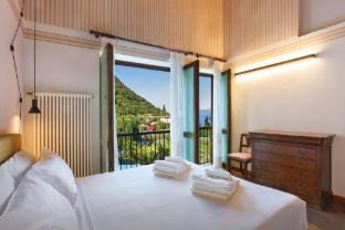 Cà Cantoni Villa With Pool Lake View Villa in Garda