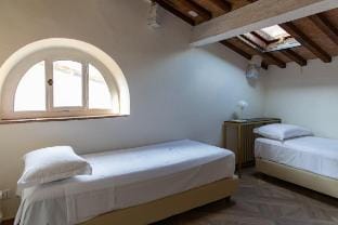 Large 2BR Apartment Near Piazza San Marco Vacation rental in Florence