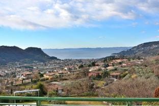 Casa Montegolo With Pool And Lake View Apartment in Lake Garda