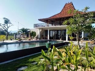 Beachfront Apartment. Natural, peaceful, relaxed Apartment in Bali