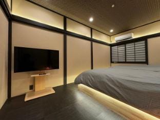 Momiji  4-Bedroom with Japanese-Style Room 3 KIX Apartment in Osaka