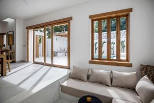 Villa Oasi 1 by Alfred in Bali - Brand New Tropical Luxury 3 BR, Bingin Beach Villa in Bali