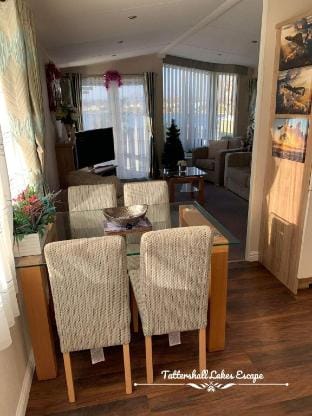 Lakeside lodge/caravan With Large Hot Tub Vacation rental in Tattershall