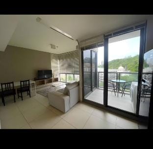 Luxury 70Sqm 2 BR Condo Next to Walking Street Apartment in Pattaya City