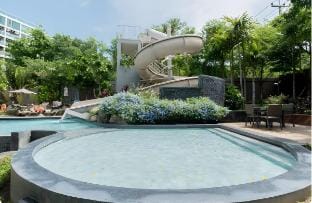 Luxury 70Sqm 2 BR Condo Next to Walking Street Apartment in Pattaya City