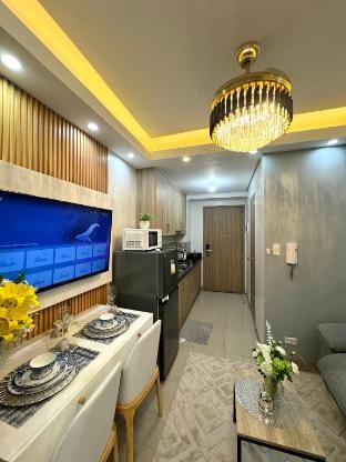 Gray Room Shore 2 Residences Apartment in Pasay