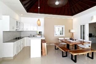 Incredible villa near Atlas beach club Berawa Vacation rental in North Kuta