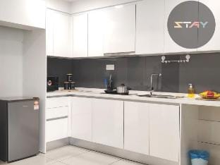 Almas Suites Couple Escape Netflix 100mbps BySTAY Apartment in Johor