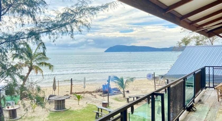 CenangHill Beachfront Chalet in Kedah