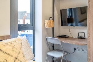 Wolverhampton 2 Apts | Excellent Location| Parking Apartment in Wolverhampton