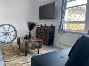 Studio/Sleeps3/CityCntr+Netflix+Parking+FreeSnacks Vacation rental in Kingston upon Thames