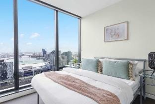 Southern Cross Gem: Modern Home with Harbour Views Vacation rental in Melbourne