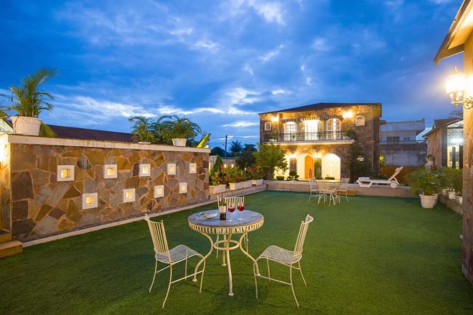 ELIVAAS 3 BHK with  Pool & Garden - Oakwood Villa Vacation rental in Jaipur