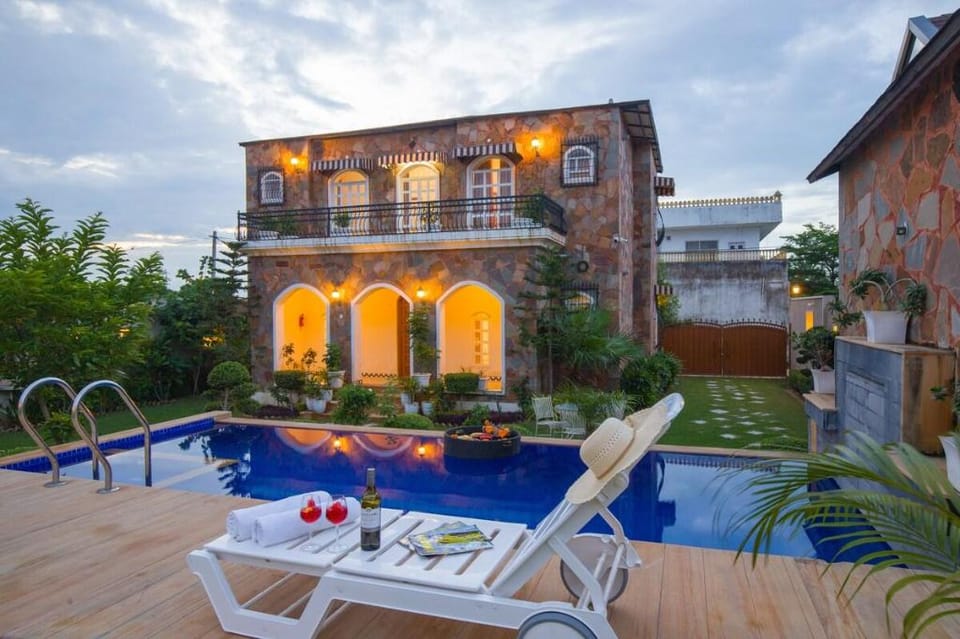 ELIVAAS 3 BHK with  Pool & Garden - Oakwood Villa Vacation rental in Jaipur