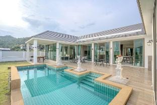 Luxurious 4-Bedroom Pool Villa Best Mountain Views Villa in Nong Kae