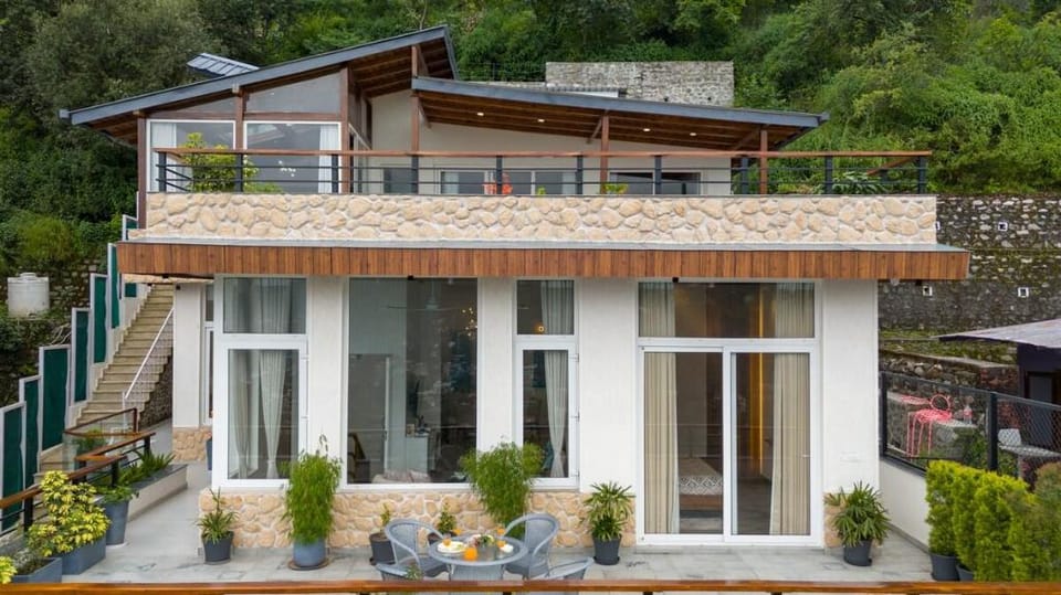 ELIVAAS 3 BHK With LakeView - Antarmann CasaMirage Vacation rental in Uttarakhand