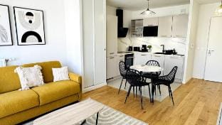 Bel appartement à 5 mn de Paris Métro 13 et 14 Apartment in Île-de-France