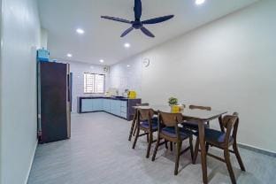 668HomestayTmn Sentosa大丰(18Bed) Near Mid Valley Vacation rental in Johor Bahru
