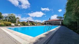 Tagaytay Penthouse Retreat w/ Heated Pool Apartment in Tagaytay