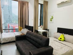 PJ Stylish 5pax Free WiFi Carpark Android TVBox 1U Apartment in Petaling Jaya