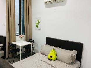 PJ Stylish 5pax Free WiFi Carpark Android TVBox 1U Apartment in Petaling Jaya