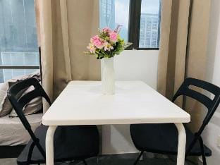 PJ Stylish 5pax Free WiFi Carpark Android TVBox 1U Apartment in Petaling Jaya