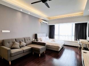 R&F/Studio/JB/5min WalkTo CIQ & CitySquare/Netflix Vacation rental in Johor Bahru