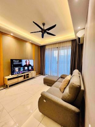 R&F/2r/JB/5minWalkTo CIQ/shaded sky bridge/Netflix Vacation rental in Johor Bahru