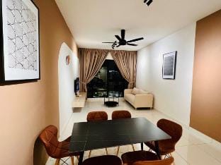 Mosaic Southkey Home Suite 32 by Habitas 【Netflix】 Vacation rental in Johor Bahru
