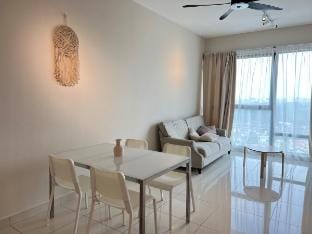 Mosaic Southkey Home Suite 17 by Habitas 【Netflix】 Vacation rental in Johor Bahru