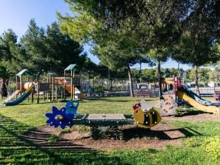 Chalet with air conditioning on beautiful park Vacation rental in Garraf