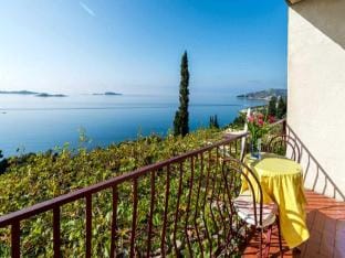 Guest House Fontana - One Bedroom Apartment with Balcony and Sea View Apartment in Dubrovnik-Neretva County