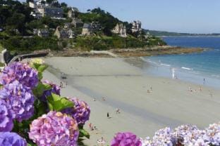 Holiday Home in Guerlesquin near Lake Vacation rental in Finistere