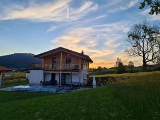 Chalet Gamsknogel mit privatem Pool und Whirlpool Vacation rental in Berchtesgadener Land