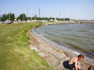 Doppelhaushaelfte am Hafen von Neuendorf Vacation rental in Mecklenburg-Vorpommern, Germany