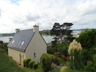 Breton holiday home with fantastic sea views Vacation rental in Plougasnou