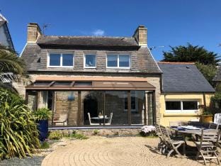 Charming holiday home 50 m from the sea Vacation rental in Plougasnou