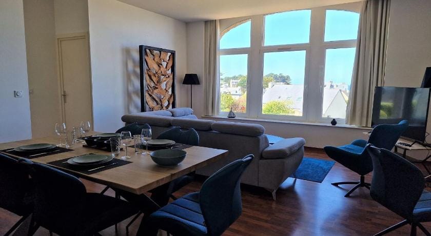 Pretty apartment with sea view in Primel Hotel in Plougasnou