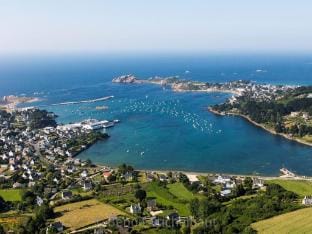 Charming holiday home by the sea in Plougasnou Vacation rental in Plougasnou
