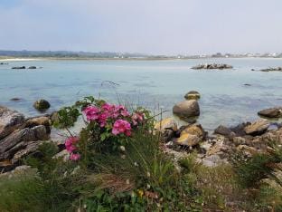 Charming holiday home in a top location by the sea Vacation rental in Kerlouan